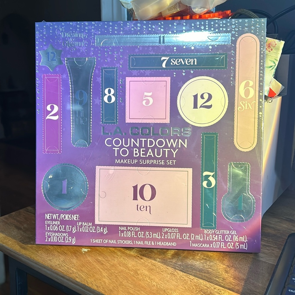 L.A. Colors make up set nib